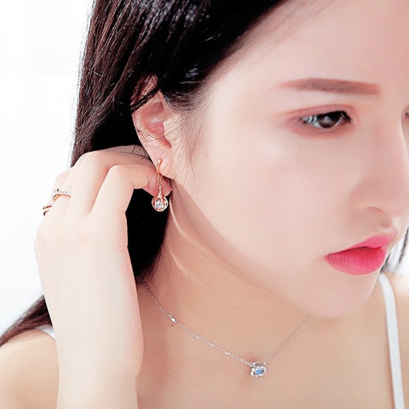 Gold Openwork Water-drop Shaped Huggie Hoops w/CZs - Picture 4 of 8